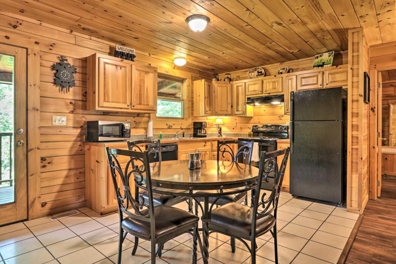 Cabin With Deck And Fireplace Less Than 3 Mi To Dollywood! Pigeon Forge Zewnętrze zdjęcie