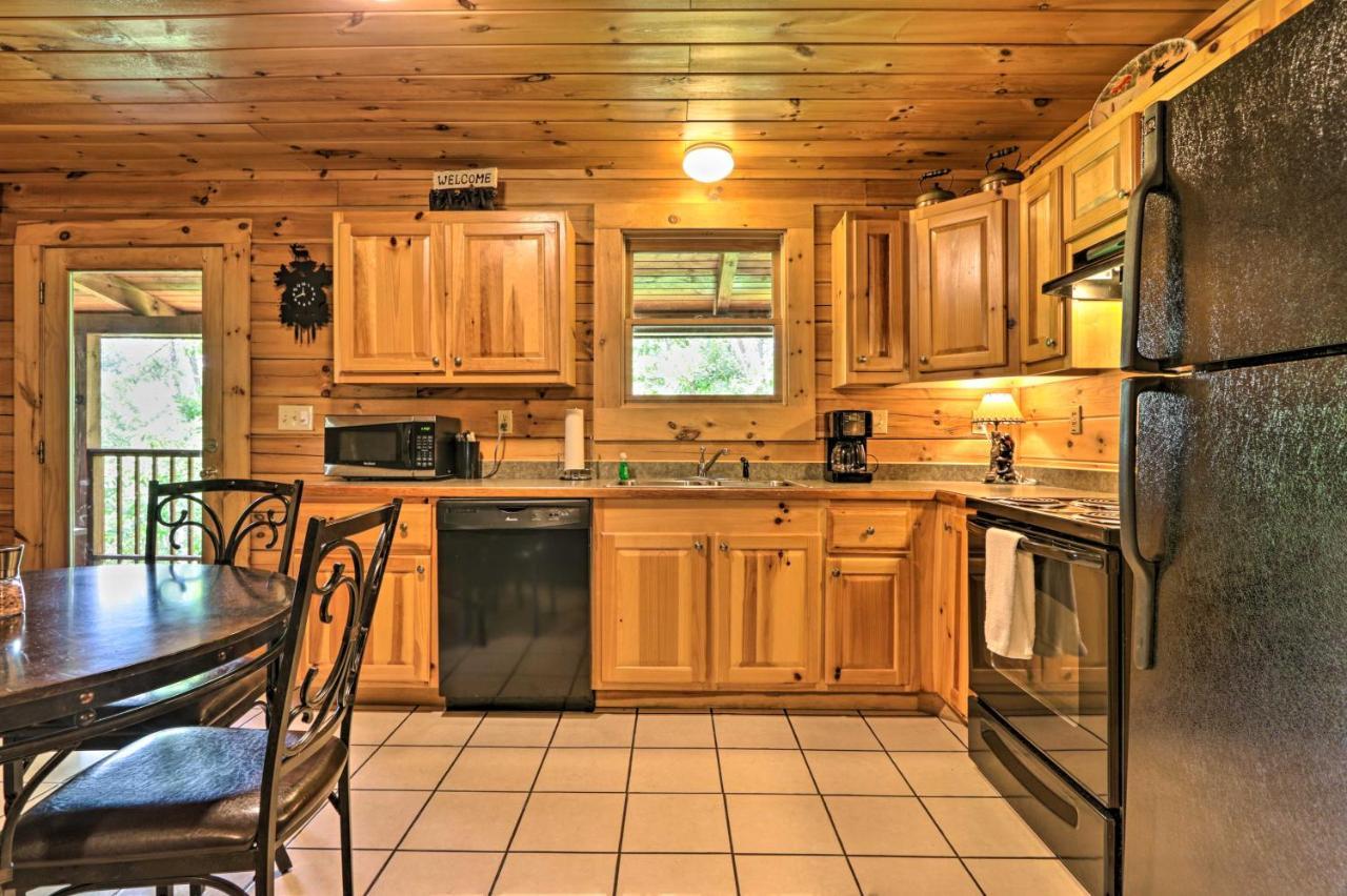 Cabin With Deck And Fireplace Less Than 3 Mi To Dollywood! Pigeon Forge Zewnętrze zdjęcie